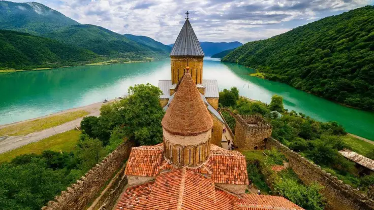 قیمت تور گرجستان از شیراز 1404